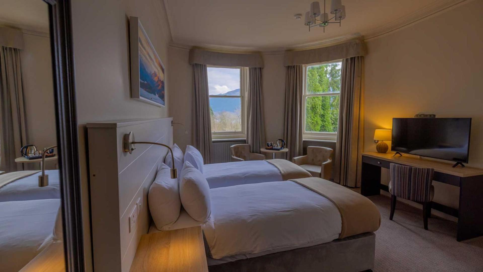 The Tarbet Hotel Exterior foto