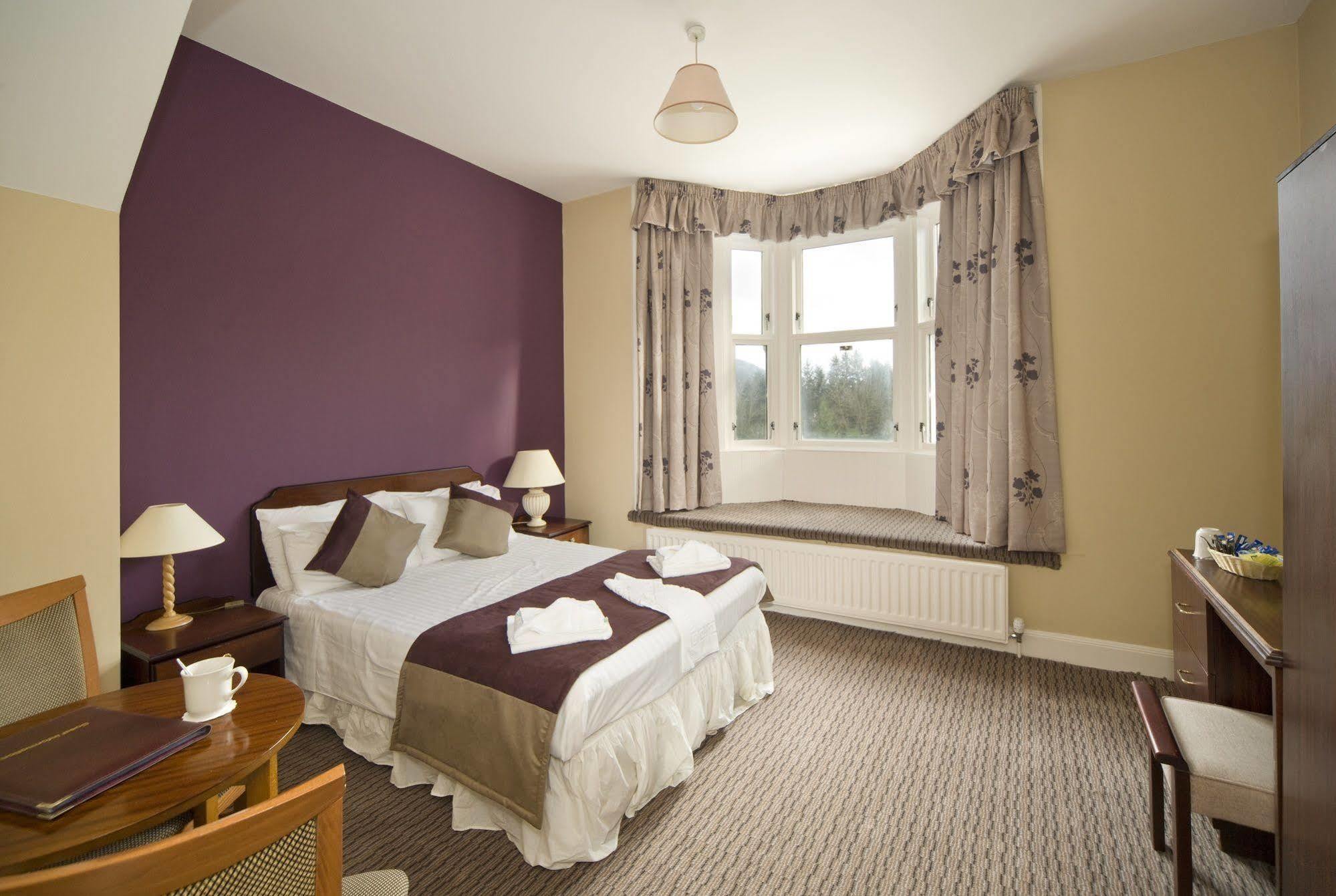 The Tarbet Hotel Exterior foto